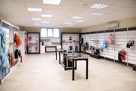 Total Tehnik - Mobilier modular magazine, manechine, busturi, vitrine, oglinzi, peruci